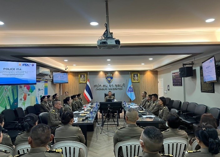 ให้ข้อแนะนำ การกรอกแบบวัดการรับรู้ของผู้มีส่วนได้เสียภายใน (Internal Integrity And Transparency Assessment : IIT) ณ ห้องประชุม ศปก.ตม.จว.ชลบุรี