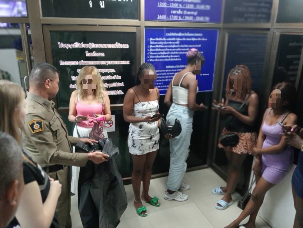 ตรวจคนต่างด้าว กรณีเตร็ดเตร่ค้าประเวณีบริเวณชายหาดพัทยา ถนนพัทยาสาย1