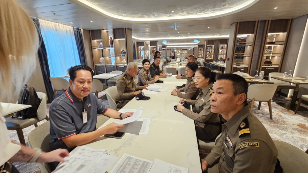 อำนวยความสะดวกเรือโดยสารเดินทางระหว่างประเทศ ชื่อเรือ “ SILVER NOVA ” สัญชาติเรือ BAHAMAS  มีคนโดยสาร 669 คน และคนประจำพาหนะ 537 คน เดินทางมาจากประเทศ SINGAPORE จอดเทียบท่า ณ ท่าเทียบเรือแหลมฉบัง  (A1)